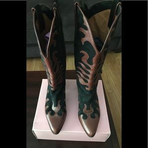 Galo Italian made leather boots.